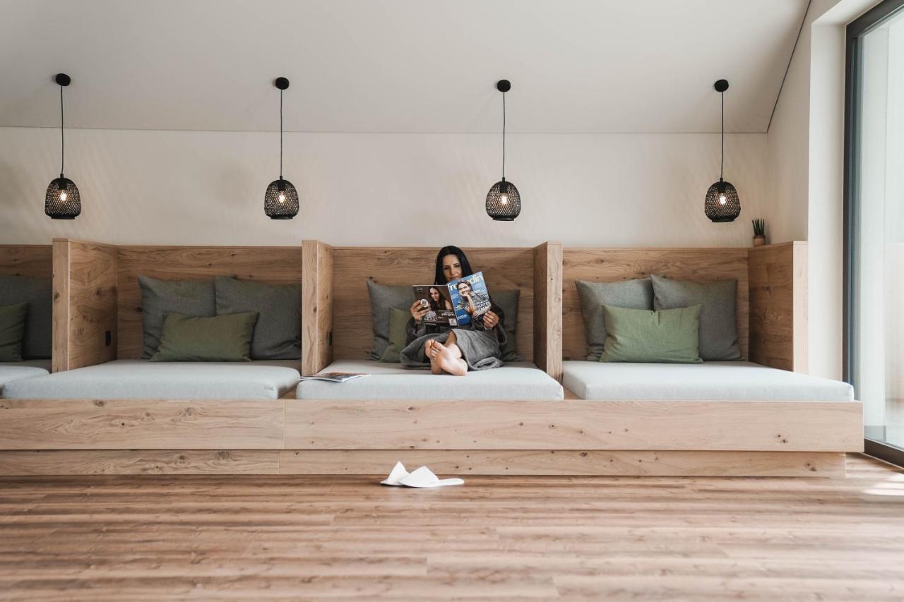 Guesthouse Karnatsch Parcines Ngoại thất bức ảnh