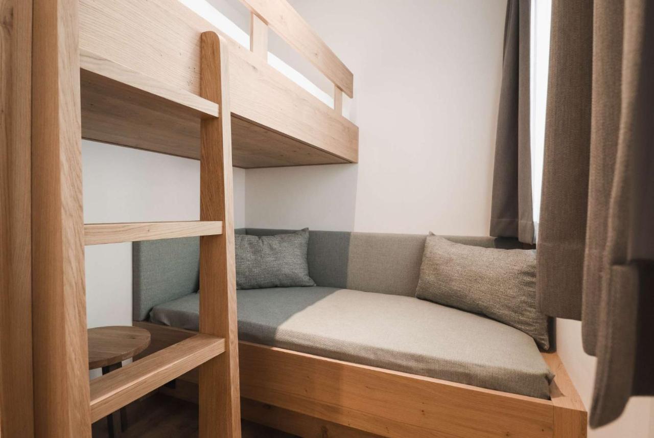 Guesthouse Karnatsch Parcines Ngoại thất bức ảnh