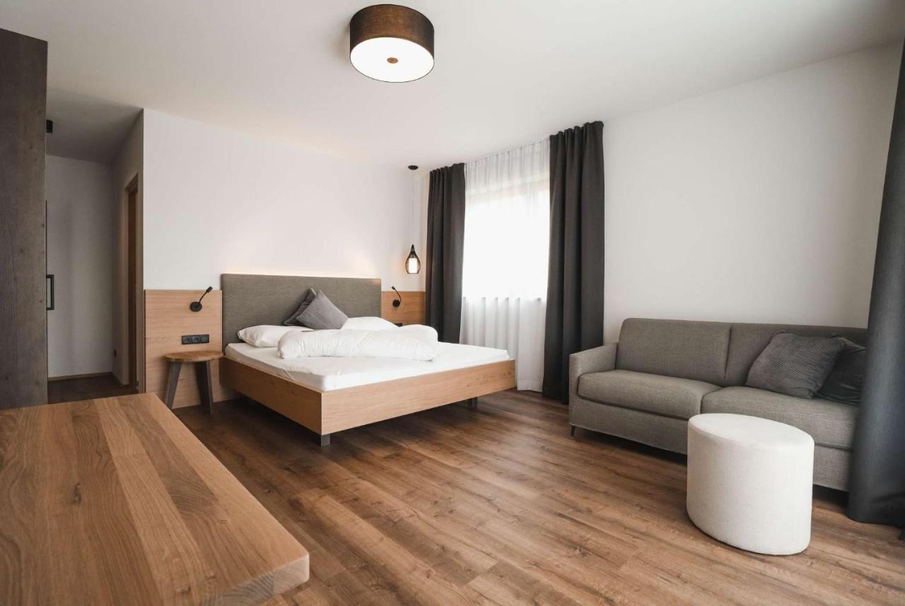 Guesthouse Karnatsch Parcines Ngoại thất bức ảnh