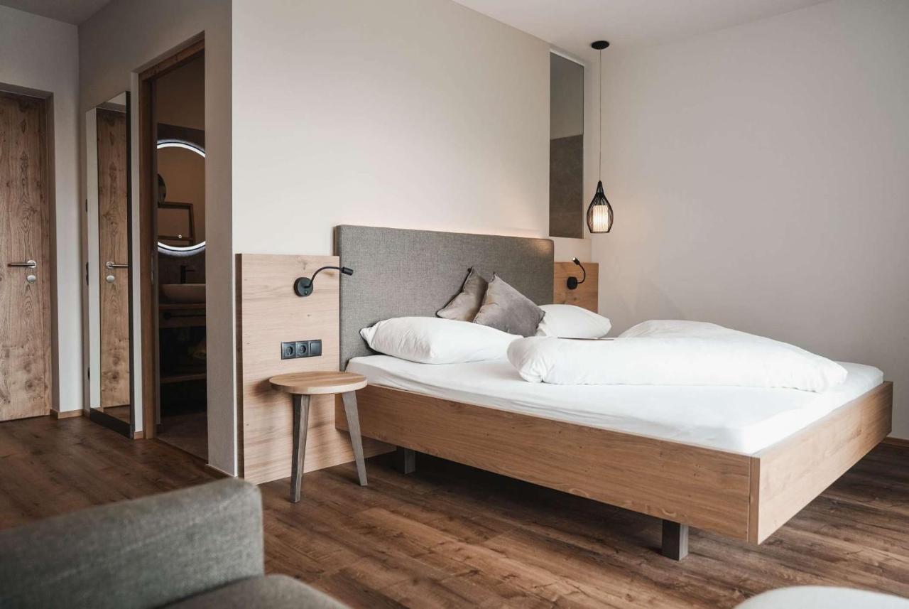 Guesthouse Karnatsch Parcines Ngoại thất bức ảnh