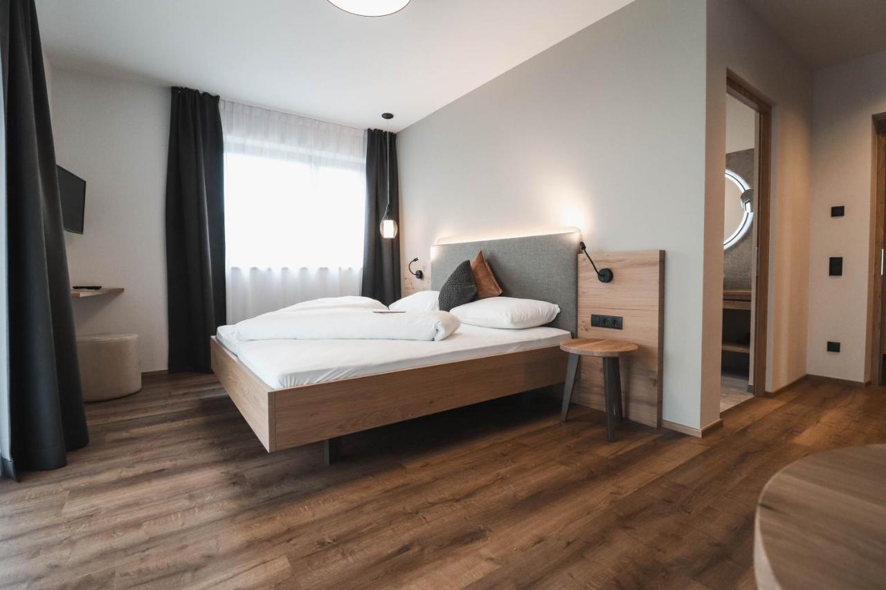 Guesthouse Karnatsch Parcines Ngoại thất bức ảnh