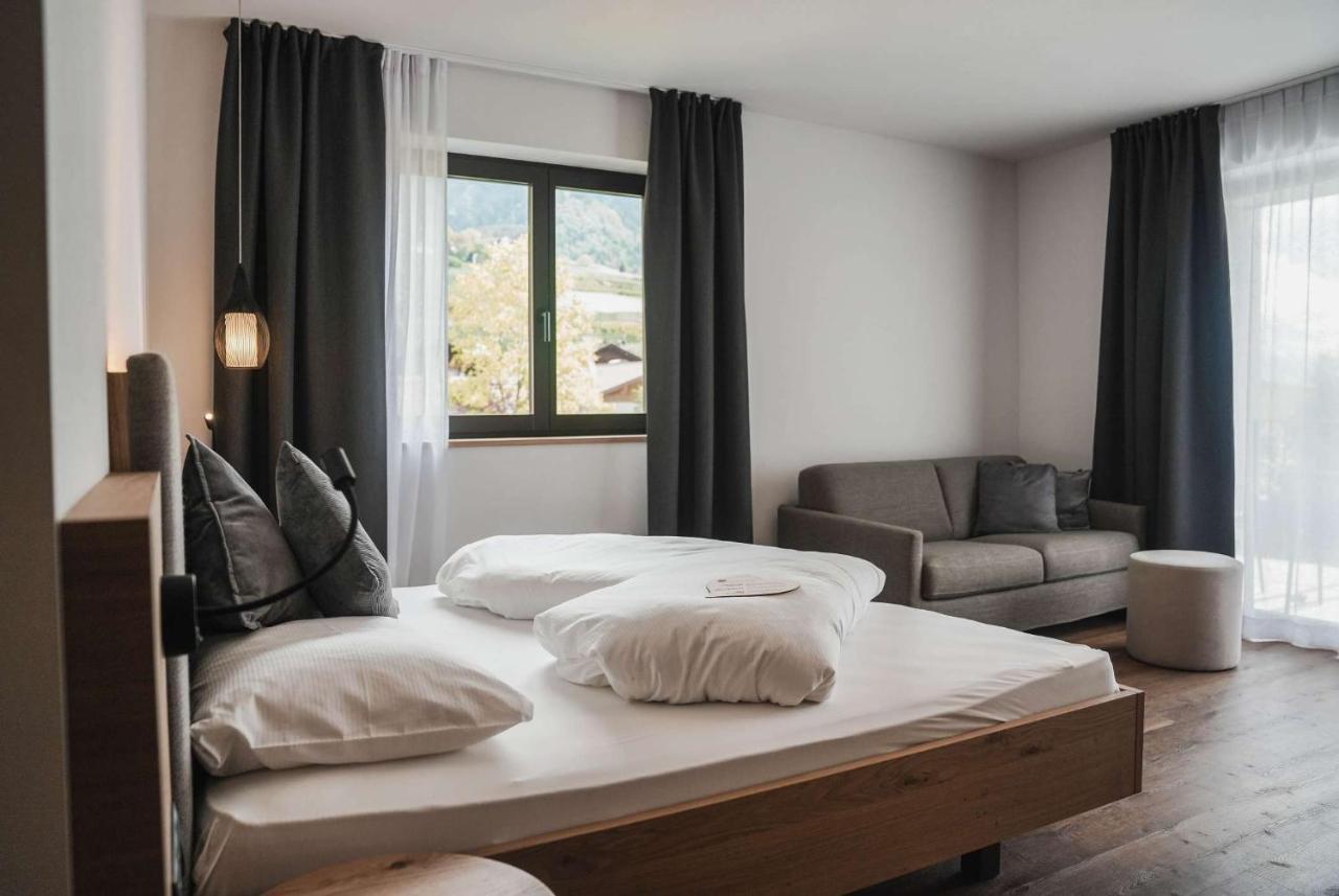 Guesthouse Karnatsch Parcines Ngoại thất bức ảnh